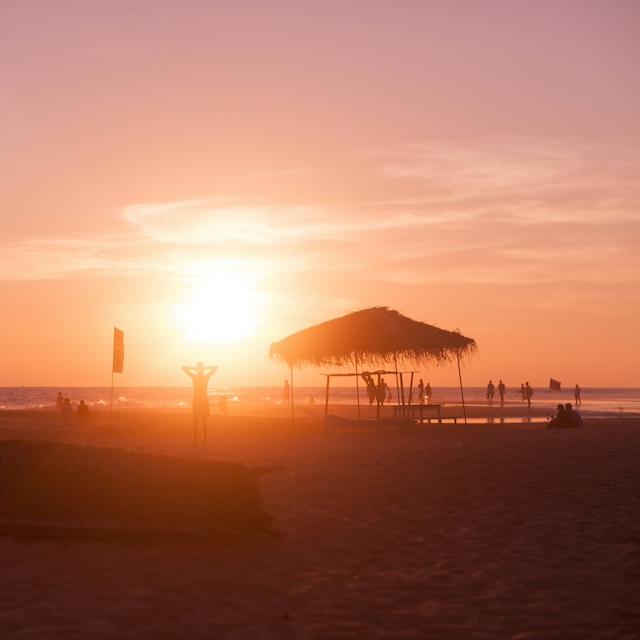 The sun shining on beachgoers — Global Heat Reduction Initiative