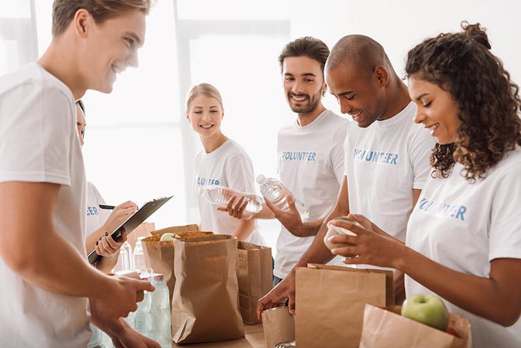 volunteerspkgfood.jpg